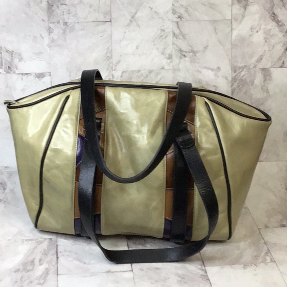 Genuine leather Vintage Ugo Santini shoulder bag.
